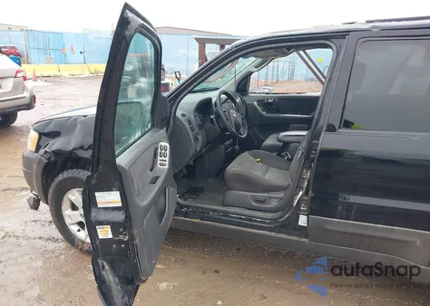 2004 Ford Escape Xlt z USA, uszkodzony, nr VIN 1FMCU93104KA31071